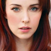 DC's Legends of Tomorrow Actrice Elyse Levesque